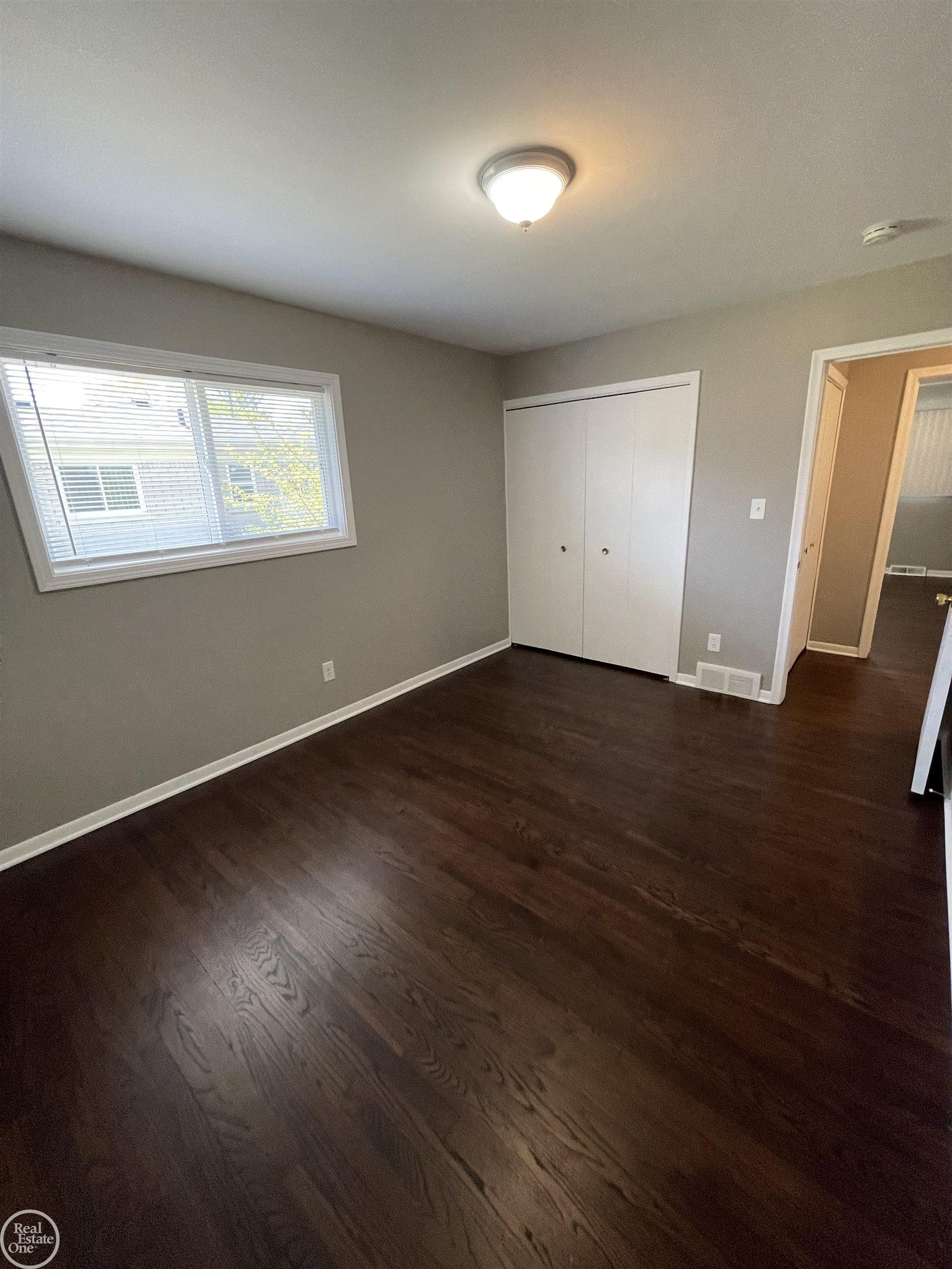 26404 Burg Road Warren, MI 48089 - Photo 14 of 35