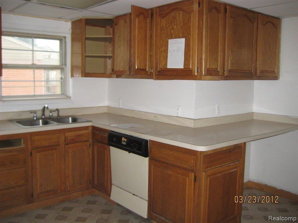 3943 Farnum Inkster, MI 48141 - Photo 5 of 15 Kitchen.JPG