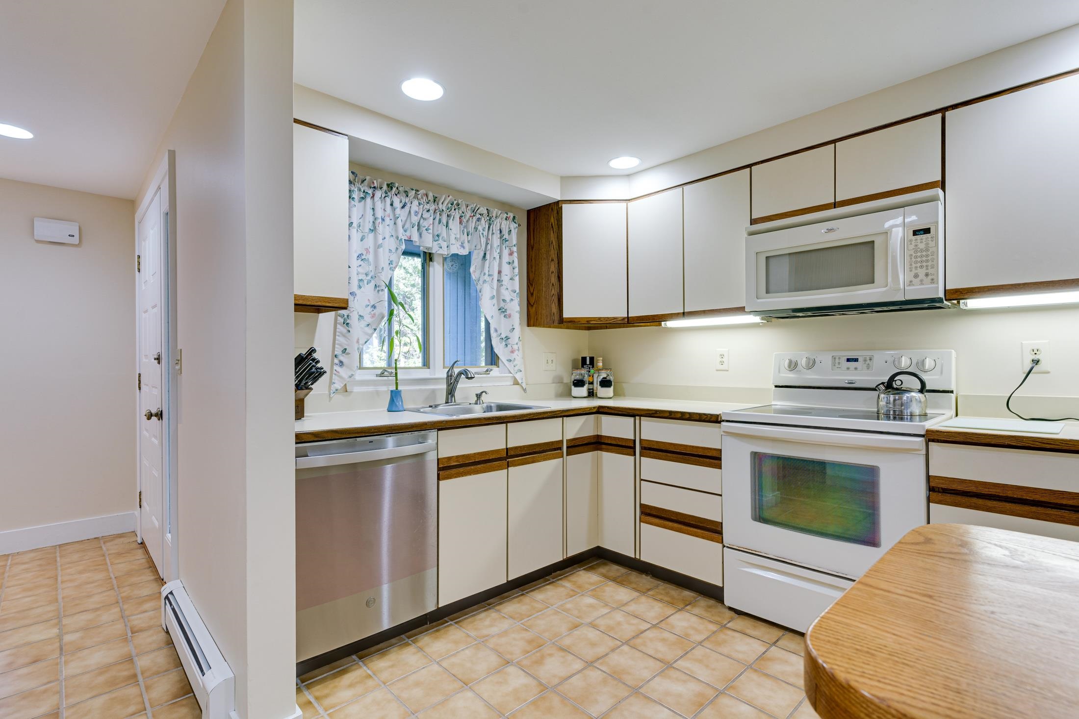 16 Brookside Drive Stratham, NH 03885 - Photo 5 of 35