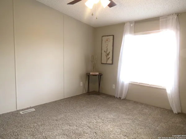 $224,500 | 315 Loraine Drive, Devine, TX 78016