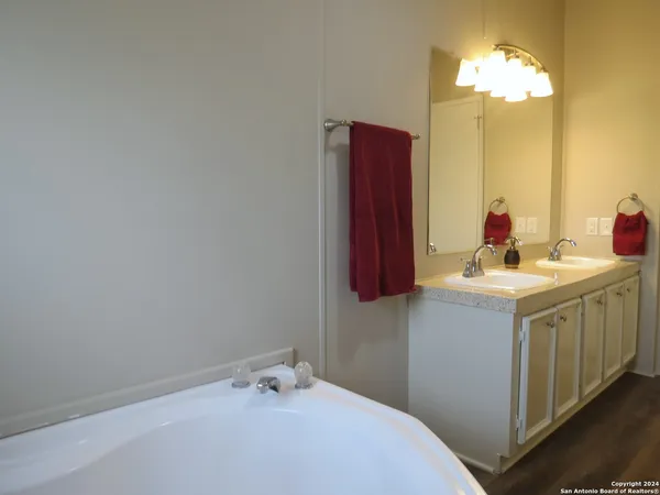 $224,500 | 315 Loraine Drive, Devine, TX 78016
