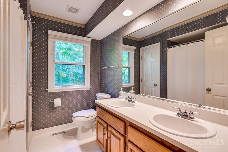 9207 Old Coach Road Cincinnati, OH 45249 - Photo 32 of 41