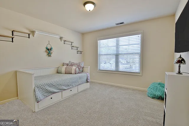 a view of a house with backyard and trees