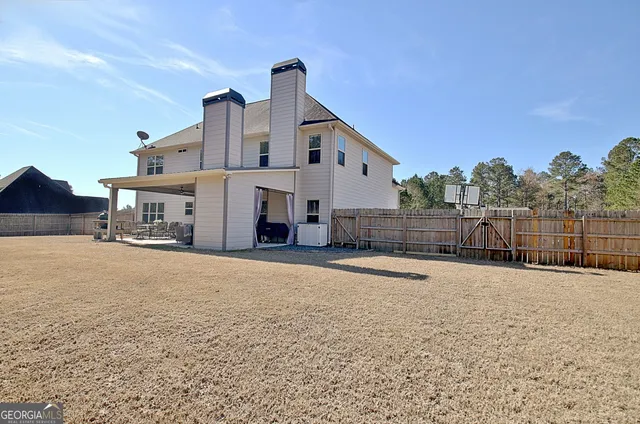 a view of a tennis court