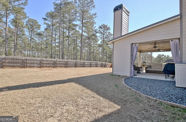 a view of a tennis court
