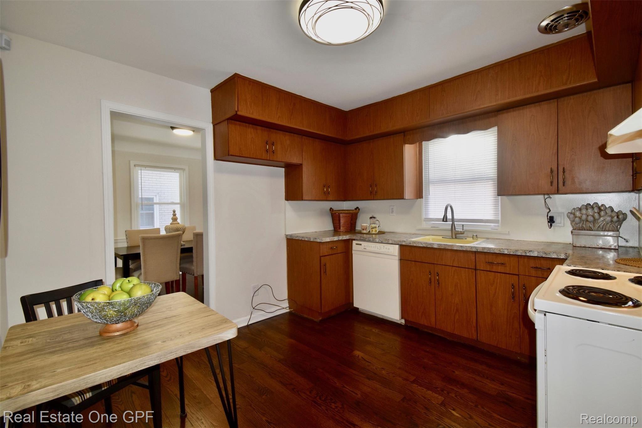 1630 Bournemouth Road Grosse Pointe, MI 48236 - Photo 11 of 23 11 DSC_1281.jpg