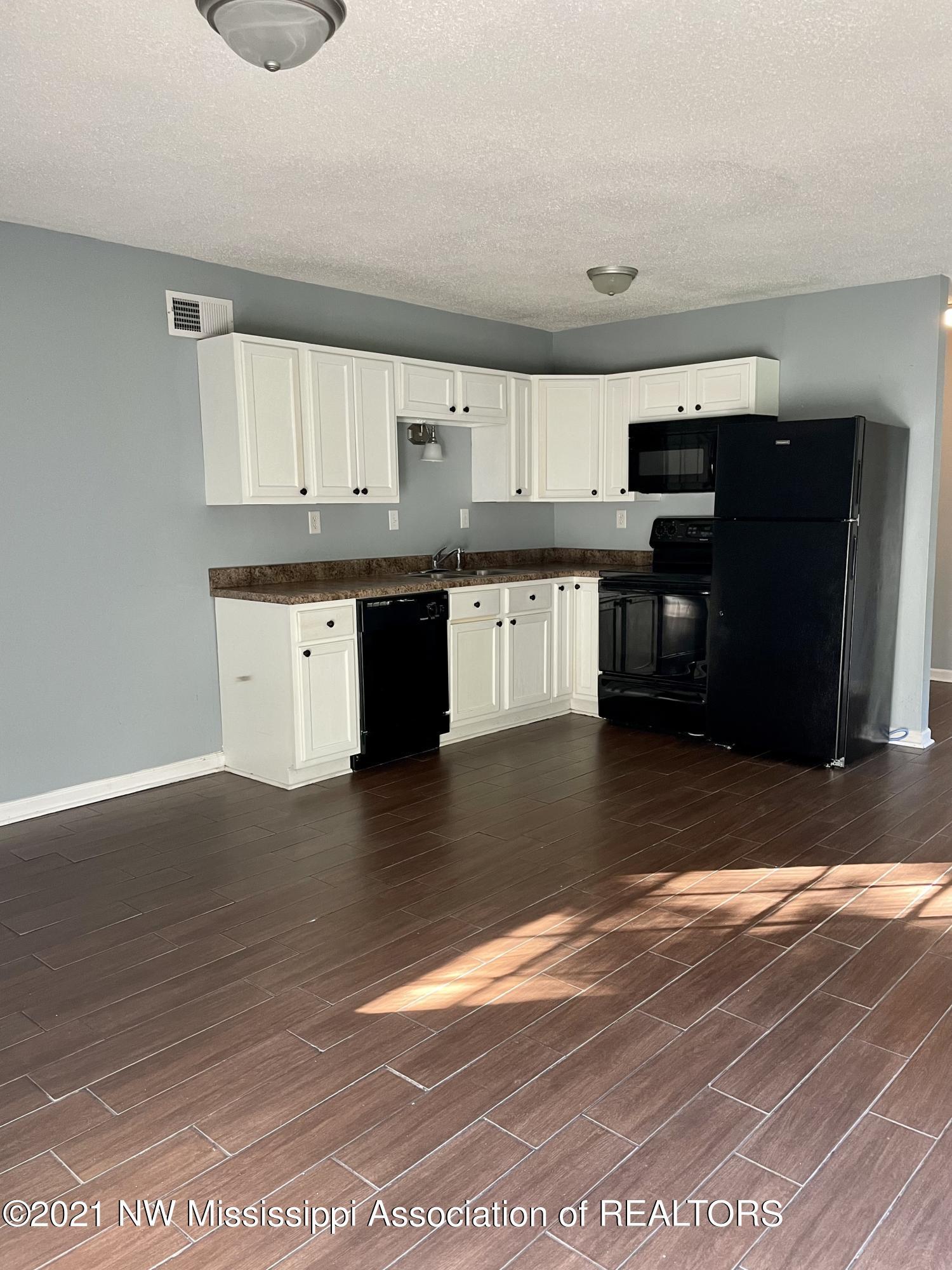 2940 Valleybrook Road Horn Lake, MS 38637 - Photo 3 of 12 Kitchen 1