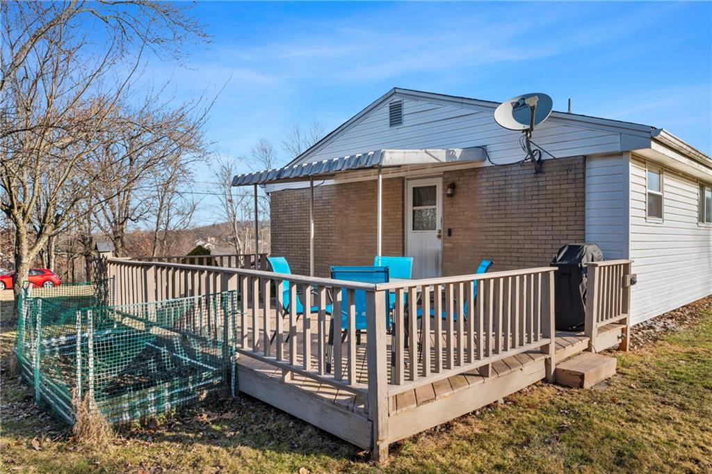 422 West Starz Road Gibsonia, PA 15044 - Photo 21 of 25 Side porch and garden