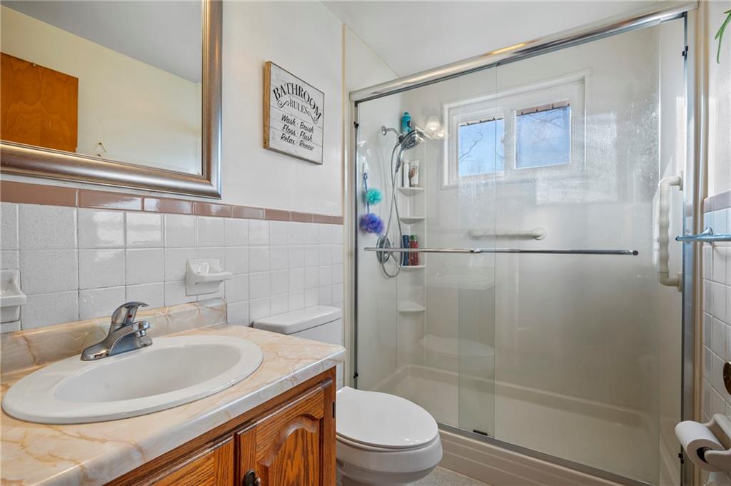 422 West Starz Road Gibsonia, PA 15044 - Photo 8 of 25 Main floor bathroom