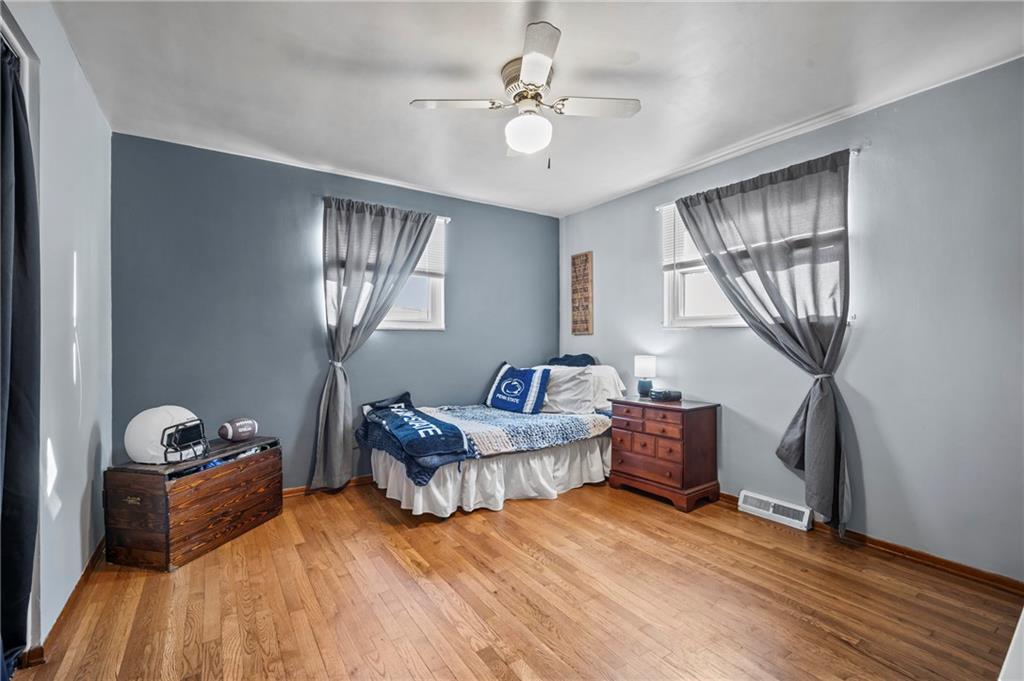 422 West Starz Road Gibsonia, PA 15044 - Photo 9 of 25 Primary bedroom -easily fits a king-size bed