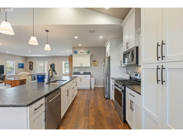 $499,900 | 263 Wil Way, Winston, OR 97496
