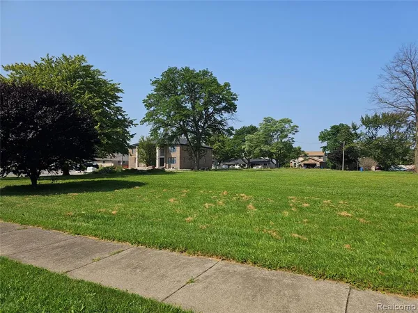 $279,900 | 2207 Kinmore Street, Dearborn Heights, MI 48127