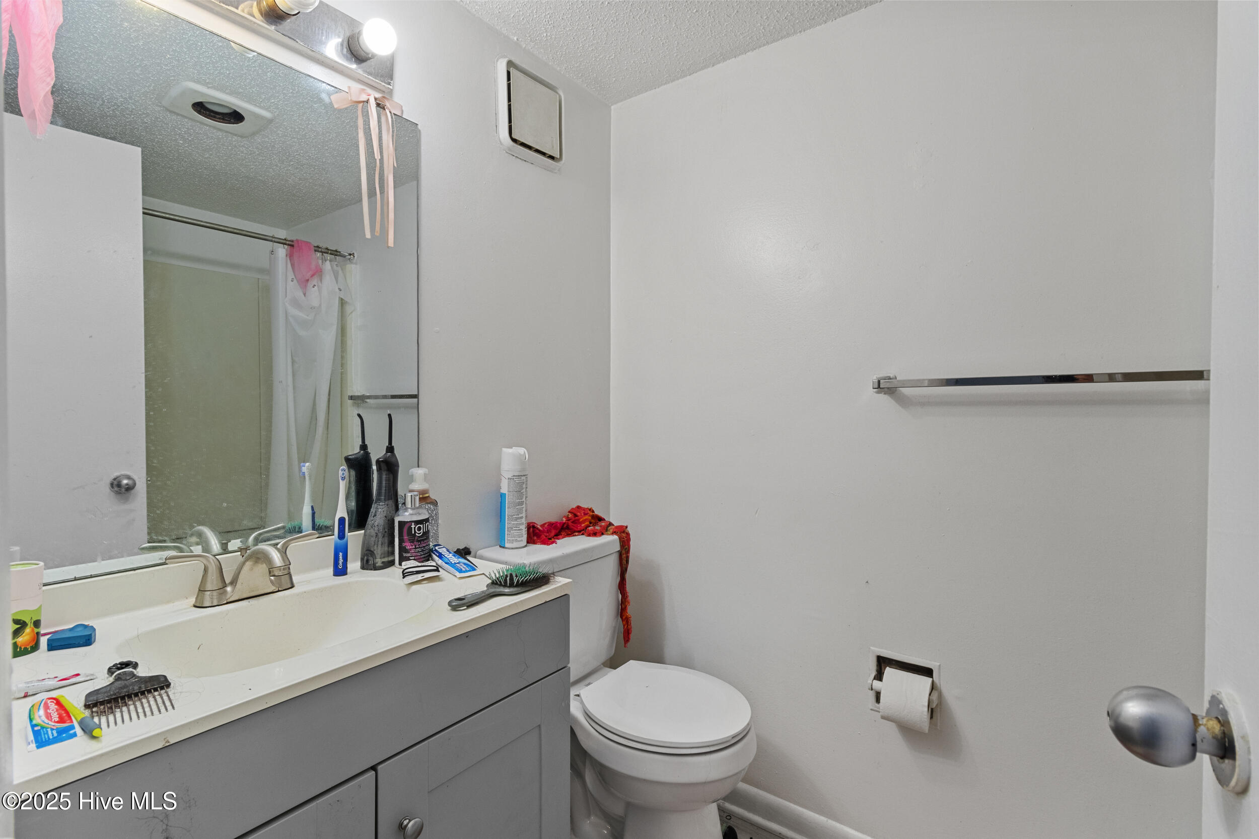 452 Racine Drive, Unit F303 Wilmington, NC 28403 - Photo 4 of 22 Bathroom (5)