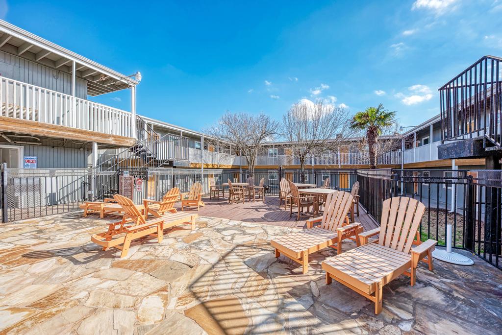 2401 Manor St Road, Unit 118 Austin, TX 78722 - Photo 4 of 17 a view of a patio with a patio