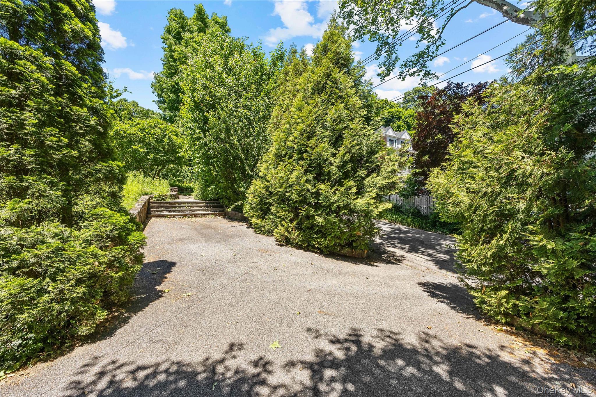 19 Howe Place Bronxville, NY 10708 - Photo 32 of 37 Driveway for property