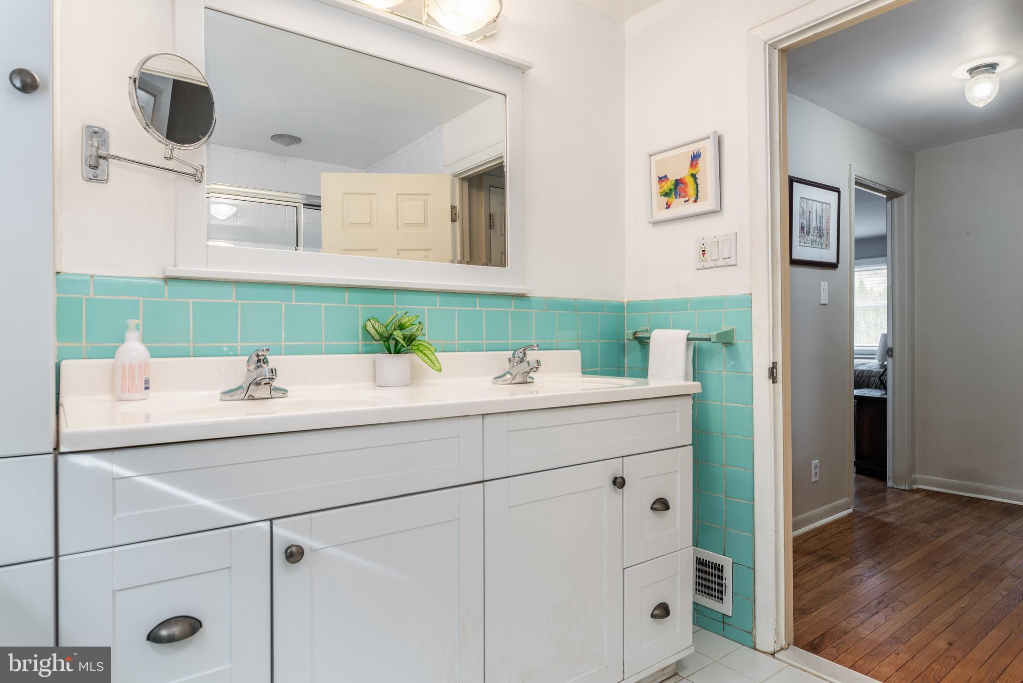 969 Mayberry Road Conshohocken, PA 19428 - Photo 22 of 37 Hall Bath
