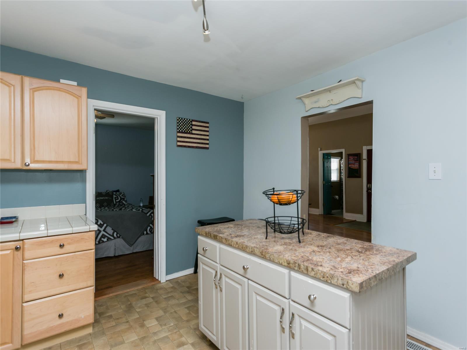 279 Old County Road St. Louis, MO 63125 - Photo 13 of 33