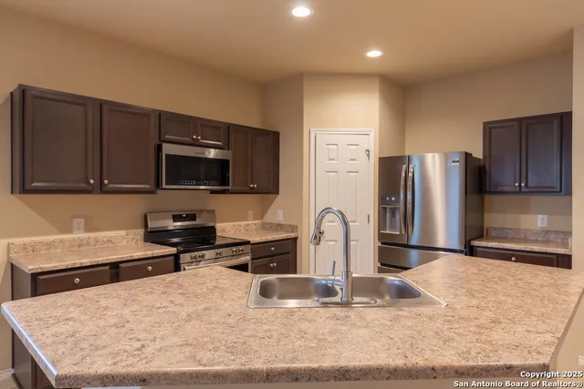 $1,800 | 7143 Mesa Cliffs, Converse, TX 78109