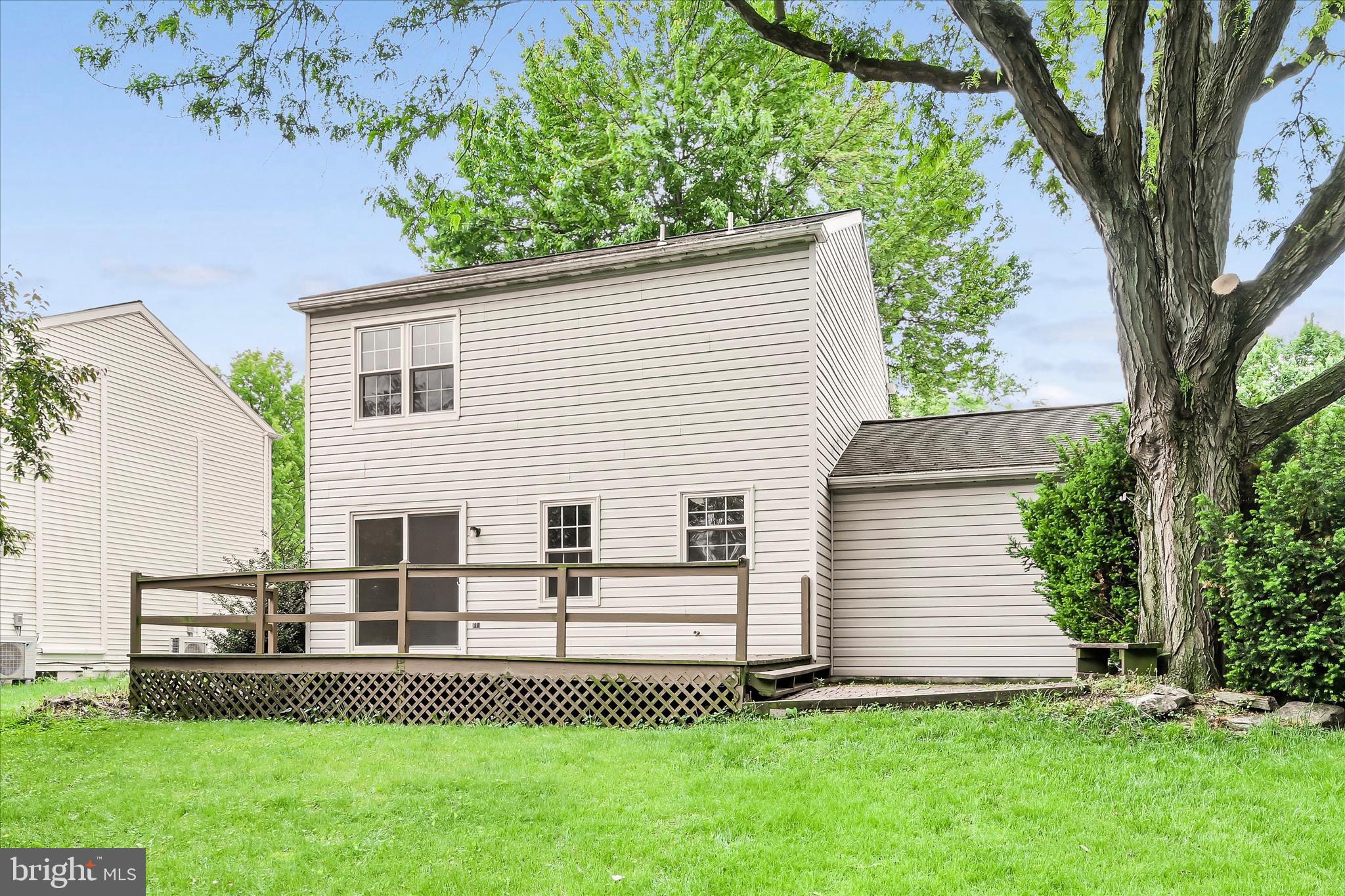 433 Springfield Court Lititz, PA 17543 - Photo 26 of 36 Exterior Back