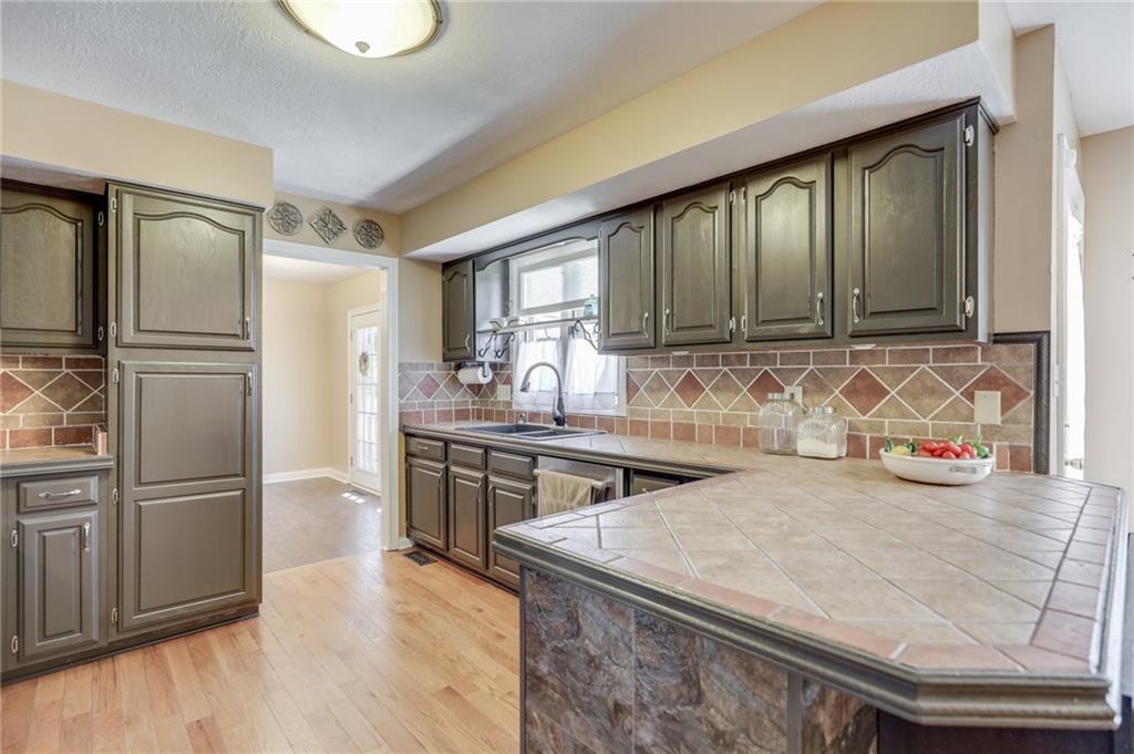 852 Valley Way Road Greenwood, IN 46142 - Photo 11 of 31 Gallery Image 11