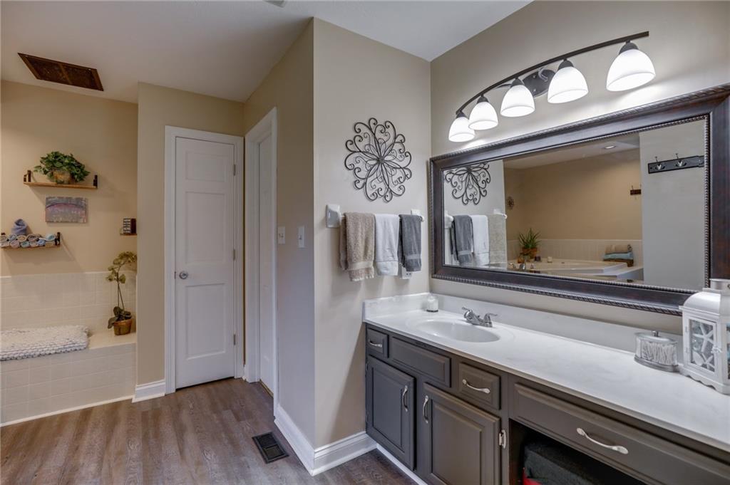 852 Valley Way Road Greenwood, IN 46142 - Photo 17 of 31 Gallery Image 17