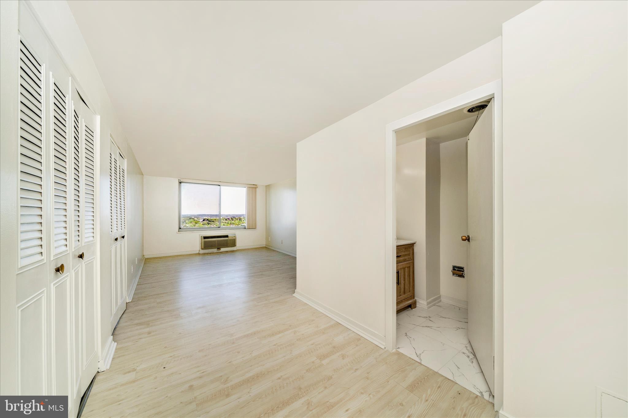 9701 Fields Road, Unit 2501 Gaithersburg, MD 20878 - Photo 15 of 54 Primary Bedroom