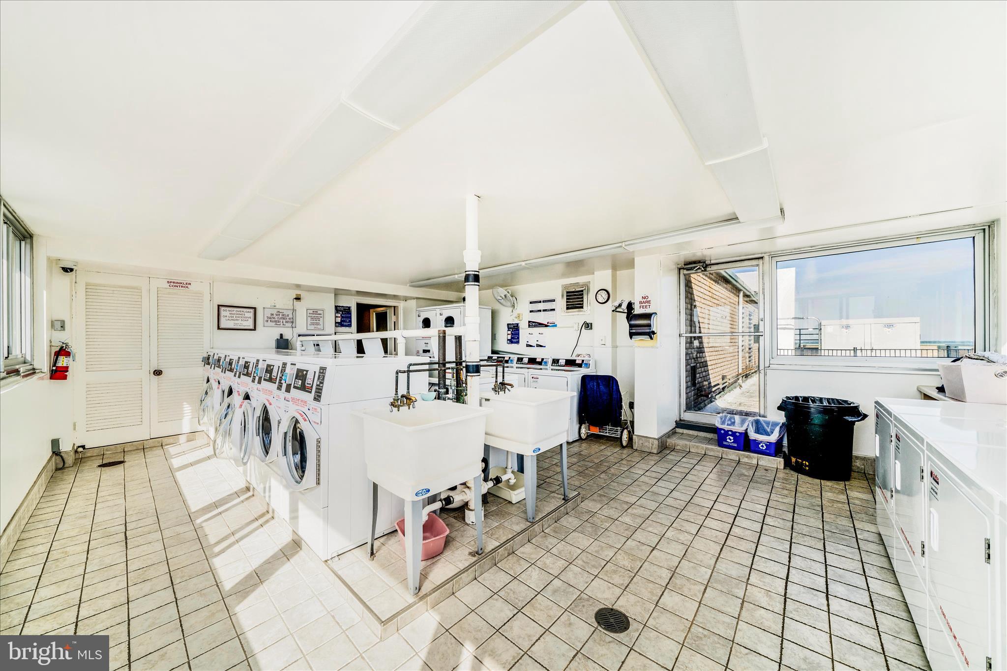9701 Fields Road, Unit 2501 Gaithersburg, MD 20878 - Photo 27 of 54 Laundry