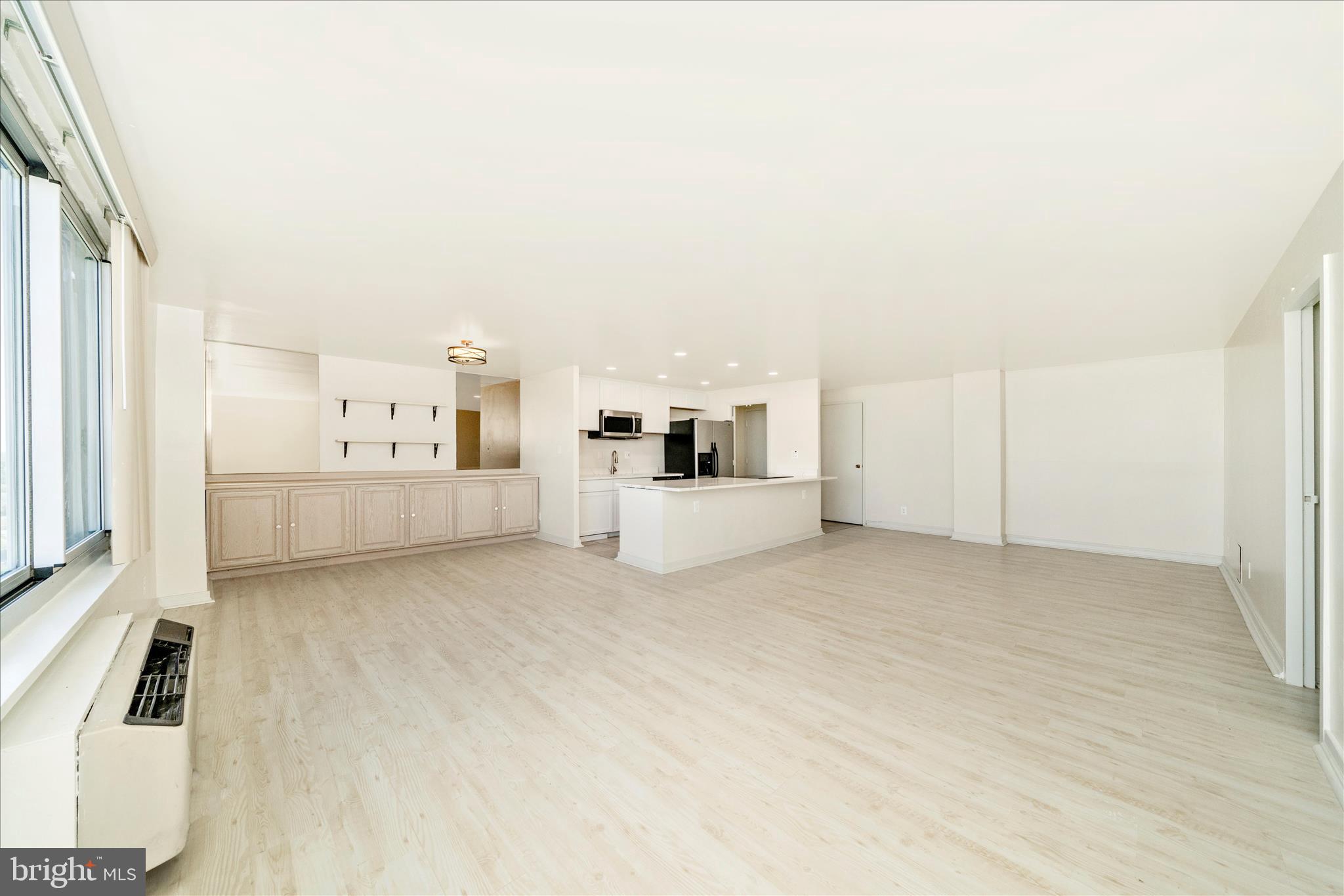 9701 Fields Road, Unit 2501 Gaithersburg, MD 20878 - Photo 3 of 54 Living & Dining