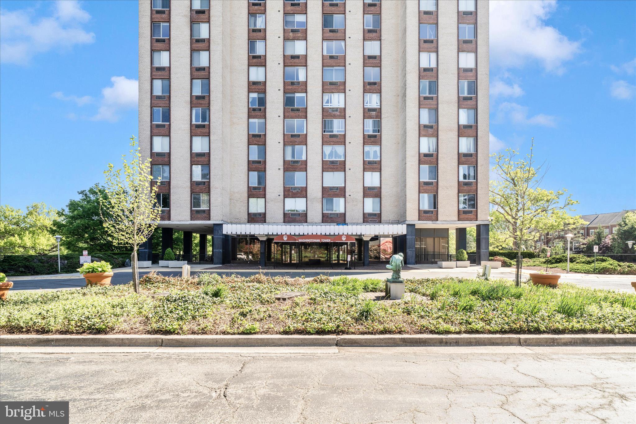 9701 Fields Road, Unit 2501 Gaithersburg, MD 20878 - Photo 37 of 54 Exterior Front
