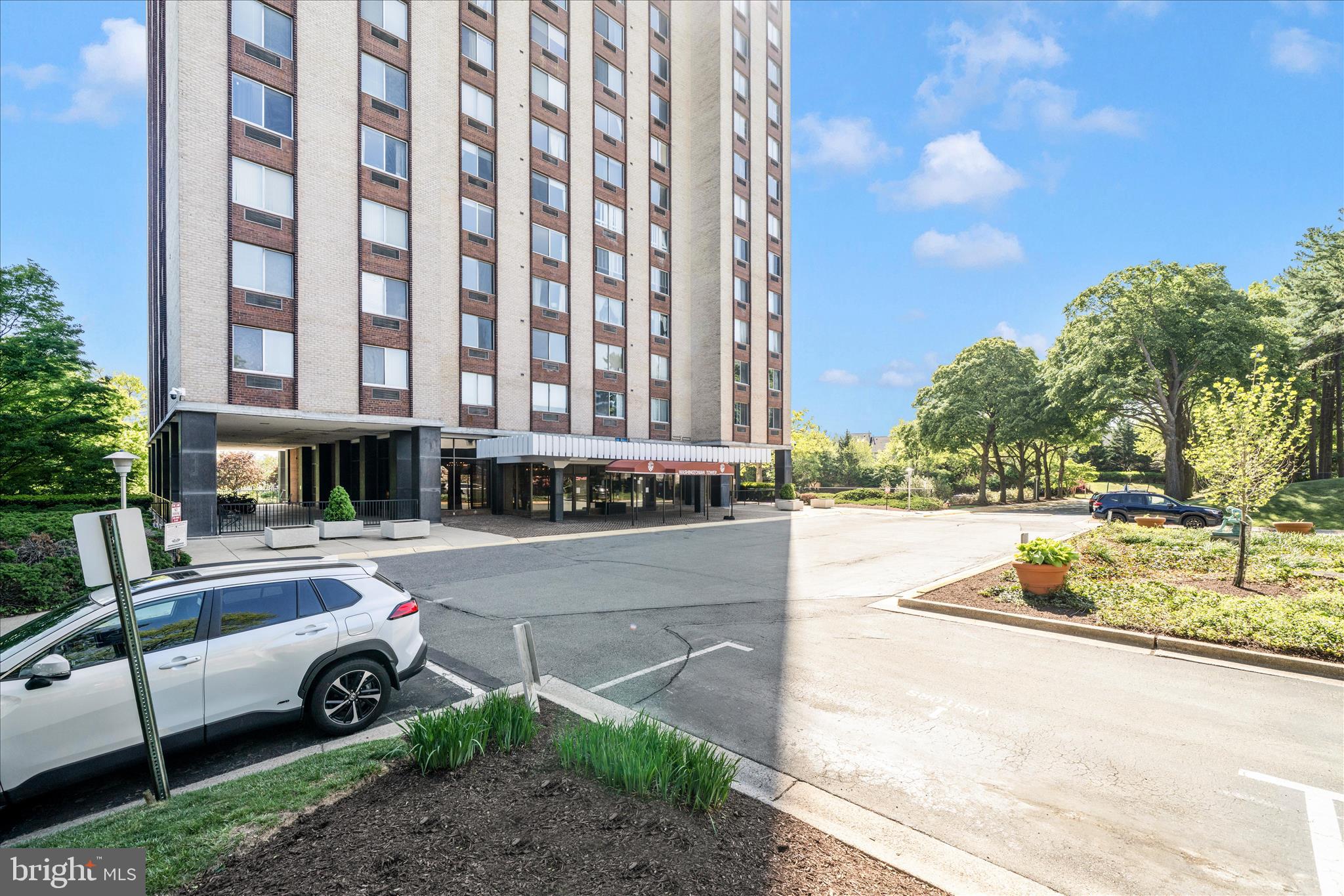 9701 Fields Road, Unit 2501 Gaithersburg, MD 20878 - Photo 38 of 54 Exterior Front