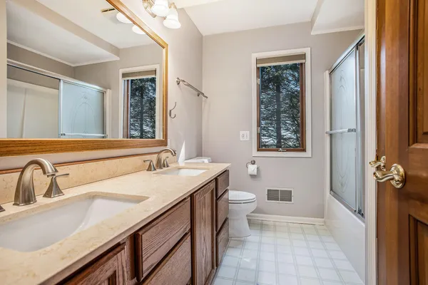 $585,000 | 6075 K Drive South, East Leroy, MI 49051