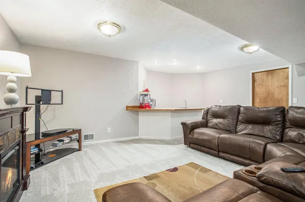$585,000 | 6075 K Drive South, East Leroy, MI 49051