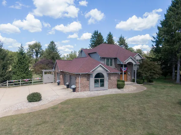 $585,000 | 6075 K Drive South, East Leroy, MI 49051
