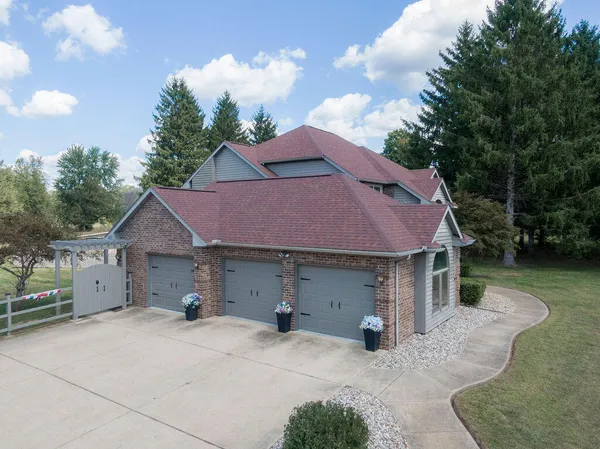 $585,000 | 6075 K Drive South, East Leroy, MI 49051