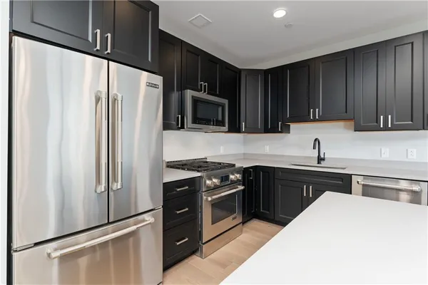 $3,255 | 350 Oliver Avenue, Unit 1005, Pittsburgh, PA 15222