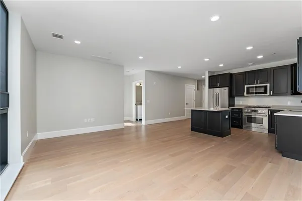 $3,255 | 350 Oliver Avenue, Unit 1005, Pittsburgh, PA 15222