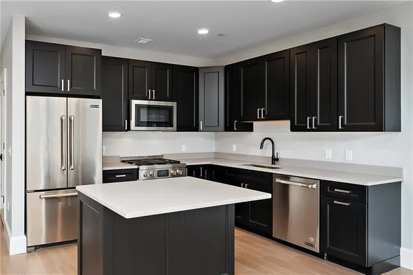 $3,255 | 350 Oliver Avenue, Unit 1005, Pittsburgh, PA 15222