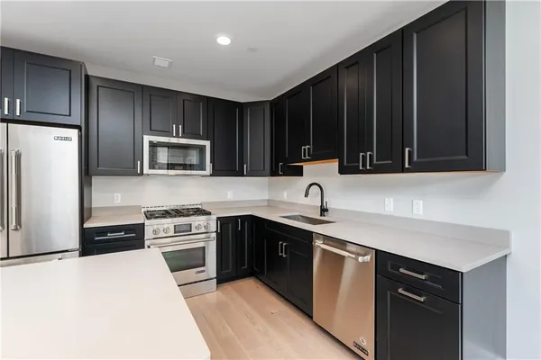 $3,255 | 350 Oliver Avenue, Unit 1005, Pittsburgh, PA 15222