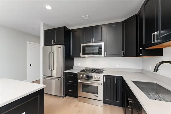 $3,255 | 350 Oliver Avenue, Unit 1005, Pittsburgh, PA 15222