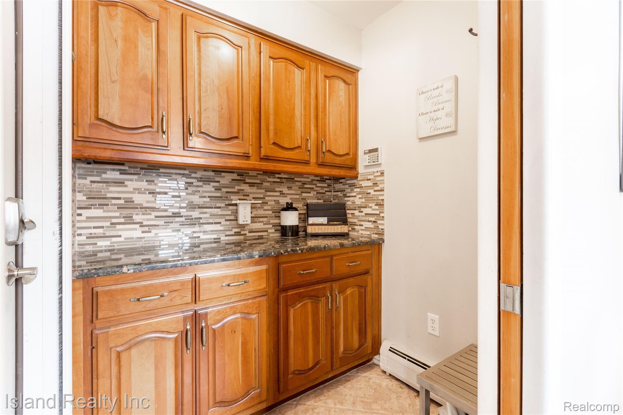 8495 Hampton Road Grosse Ile, MI 48138 - Photo 18 of 35 8495 Hampton Rd, Grosse Ile (17 of 34).jpg