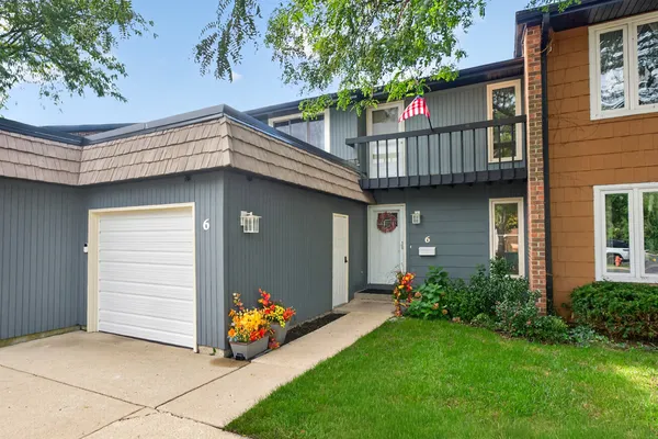 $274,900 | 6 Cypress Square Place, Elgin, IL 60123