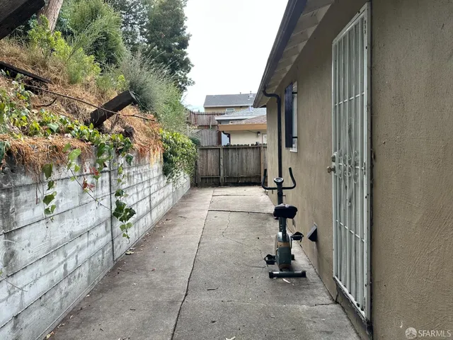 $660,000 | 3530-3532 Seminary Avenue, Oakland, CA 94605