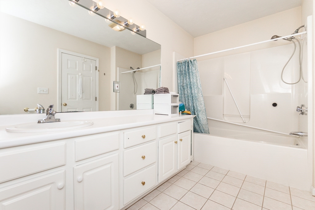 37 Augusta Way, Unit 37 Chelmsford, MA 01863 - Photo 17 of 34