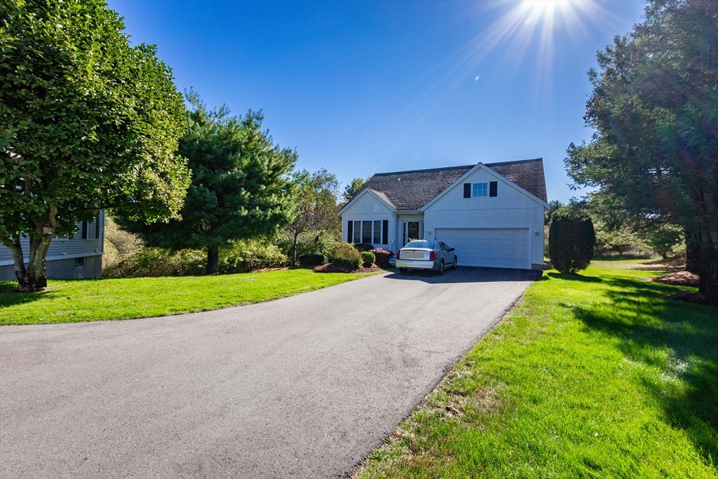 37 Augusta Way, Unit 37 Chelmsford, MA 01863 - Photo 3 of 34