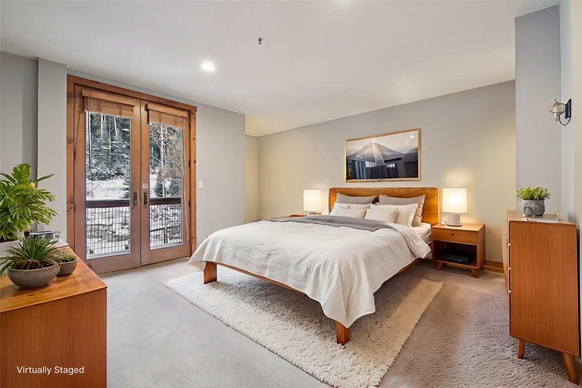 224 Trailhead Drive, Unit 3074 Keystone, CO 80435 - Photo 34 of 49 a spacious bedroom with a large bed and a large window