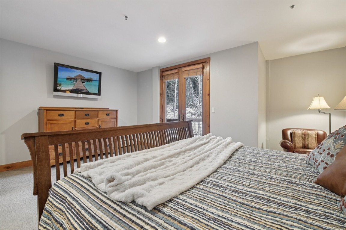 224 Trailhead Drive, Unit 3074 Keystone, CO 80435 - Photo 36 of 49 a bedroom with a bed and window