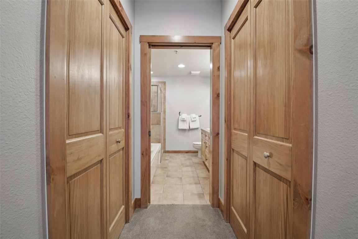 224 Trailhead Drive, Unit 3074 Keystone, CO 80435 - Photo 38 of 49 a view of a bathroom from a hallway