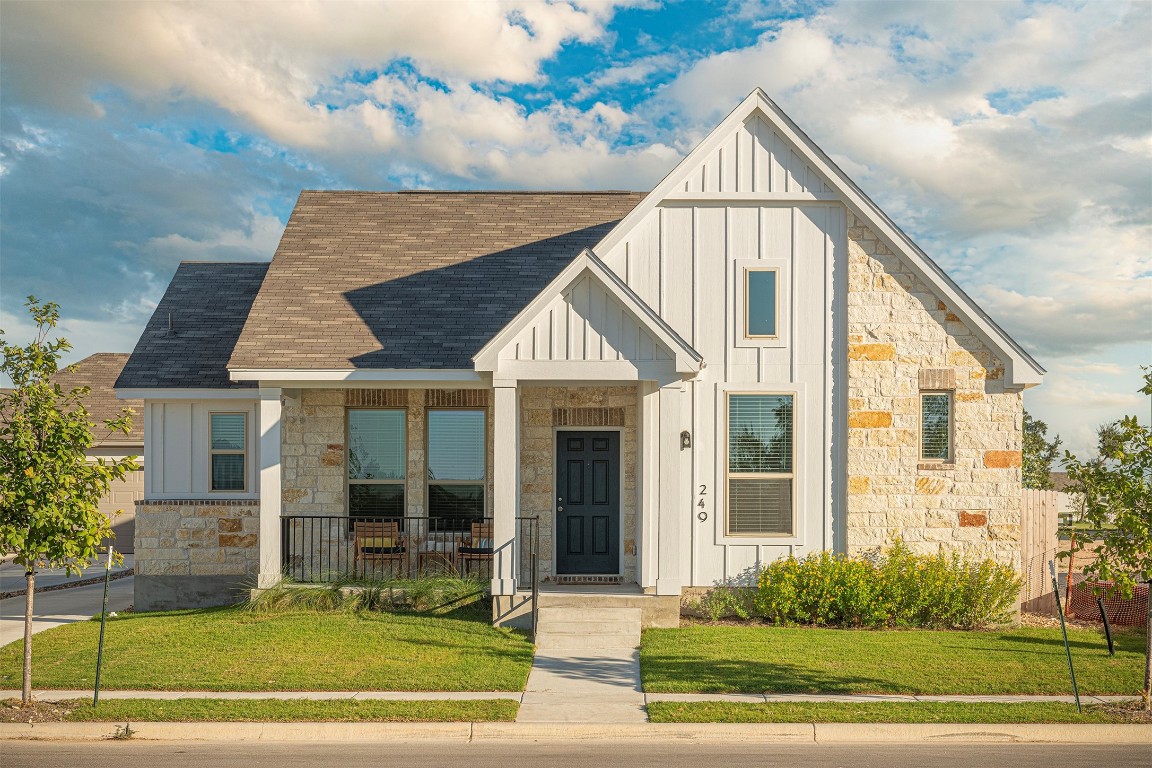 a view of a house front of house