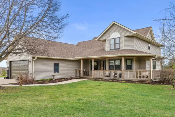 $1,150,000 | 820 172nd Avenue, Paris, WI 53182