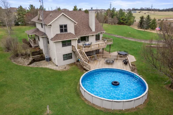 $1,150,000 | 820 172nd Avenue, Paris, WI 53182